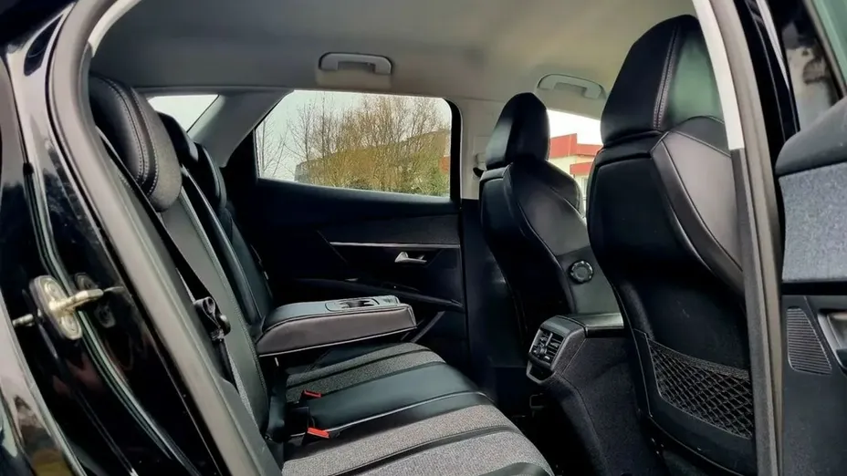 PEUGEOT 3008 -