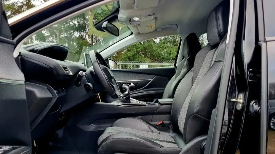 PEUGEOT 3008 -