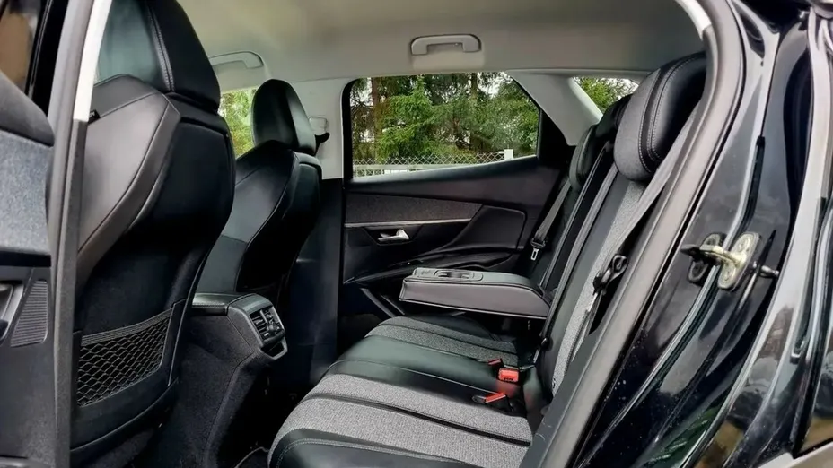 PEUGEOT 3008 -