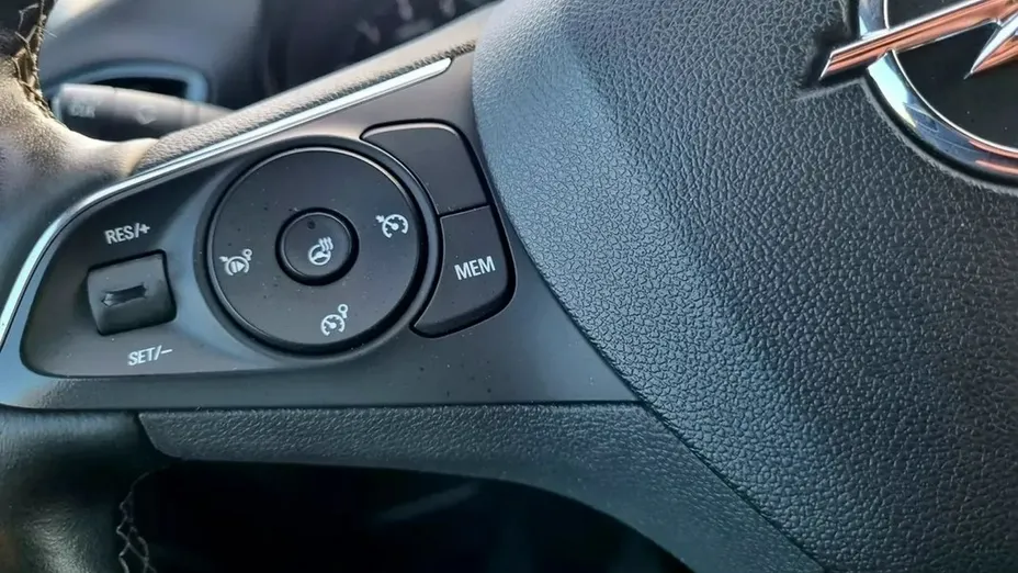 OPEL Crossland X -