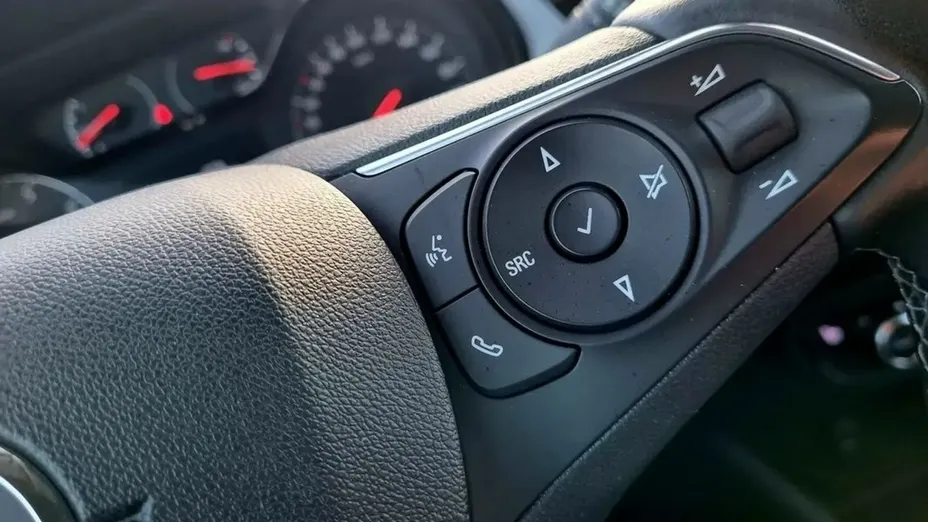 OPEL Crossland X -