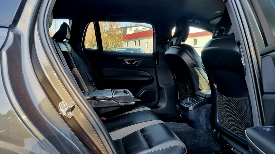 VOLVO V60 -