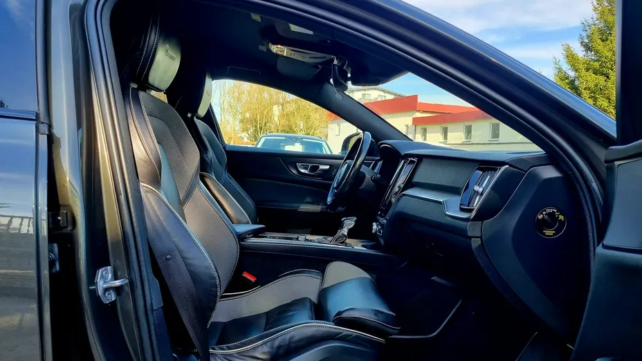 VOLVO V60 -