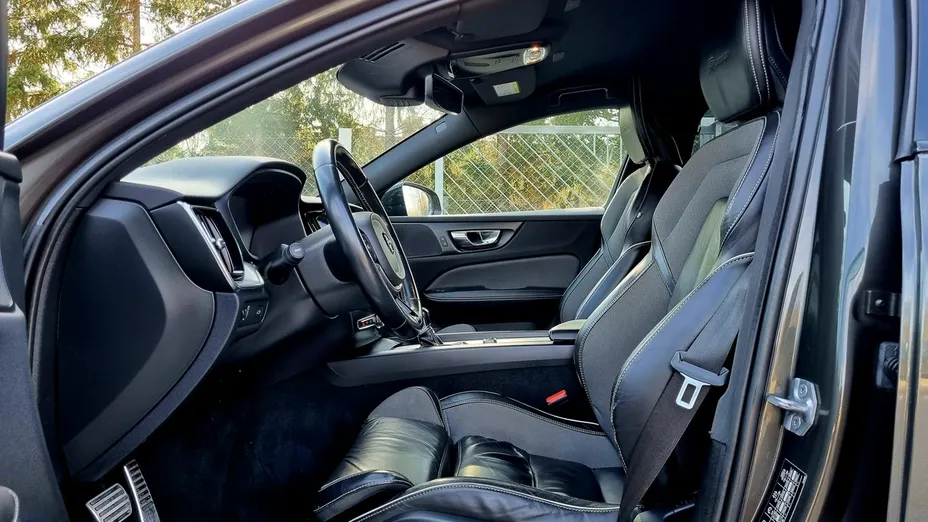 VOLVO V60 -