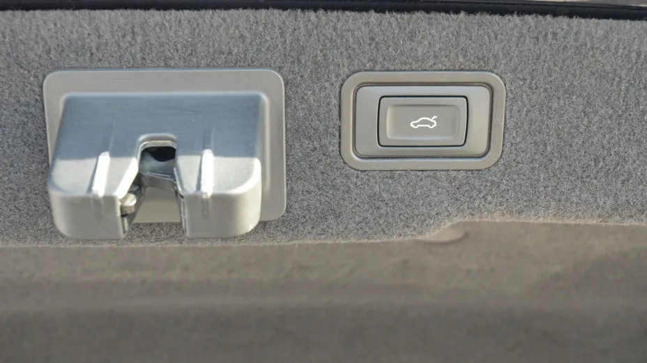 AUDI A8 -