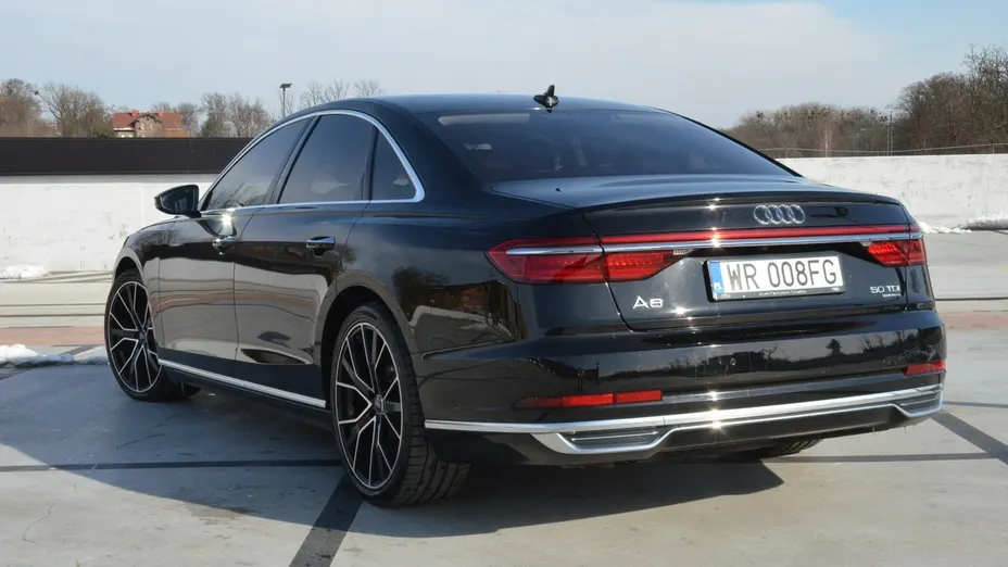 AUDI A8 -