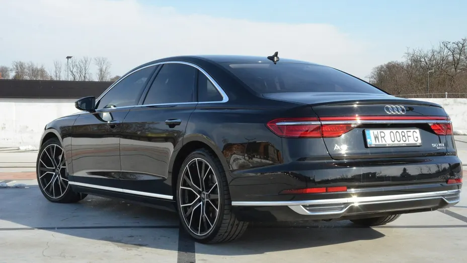 AUDI A8 -