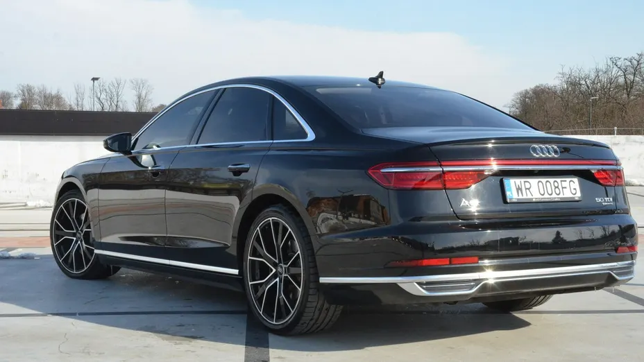 AUDI A8 -