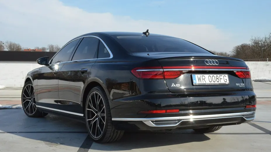 AUDI A8 -