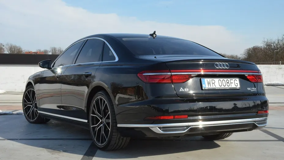 AUDI A8 -