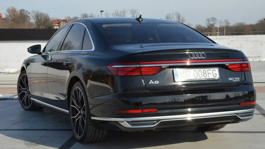 AUDI A8 -