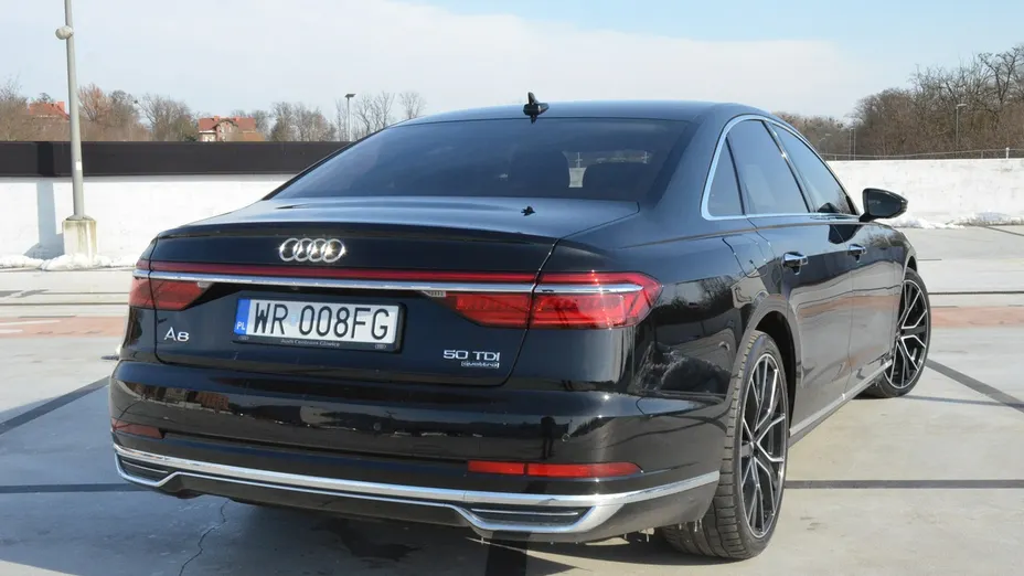 AUDI A8 -