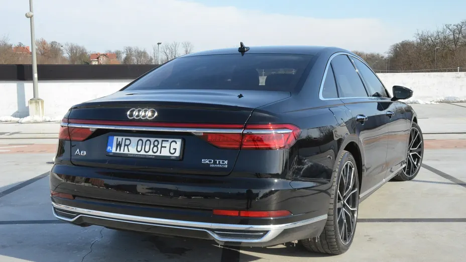 AUDI A8 -