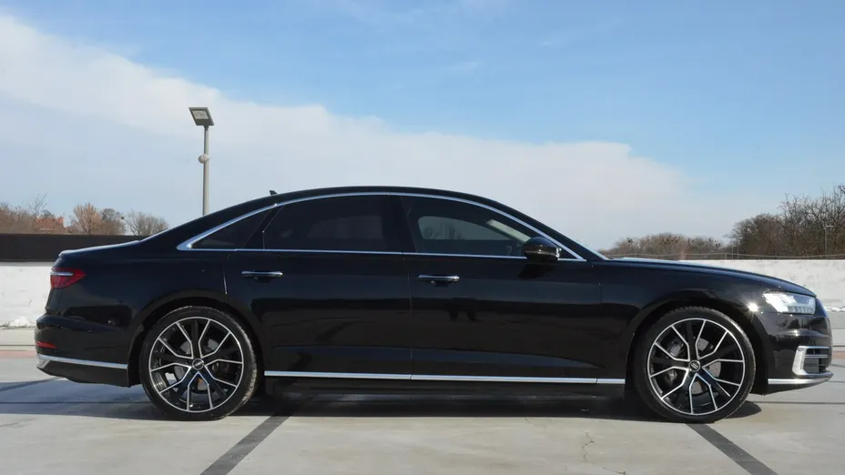 AUDI A8 -