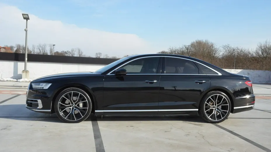 AUDI A8 -