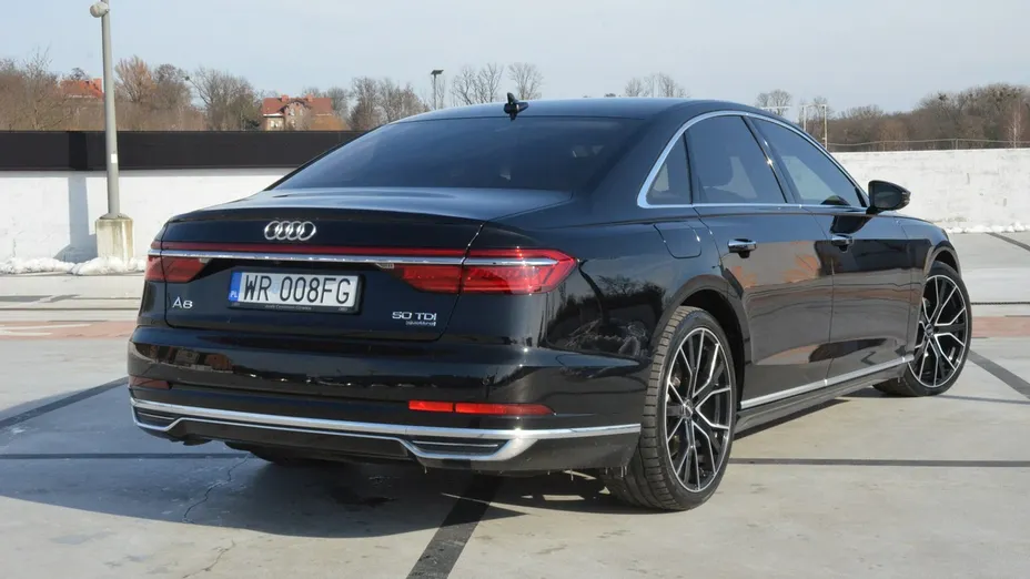 AUDI A8 -
