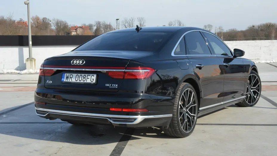 AUDI A8 -