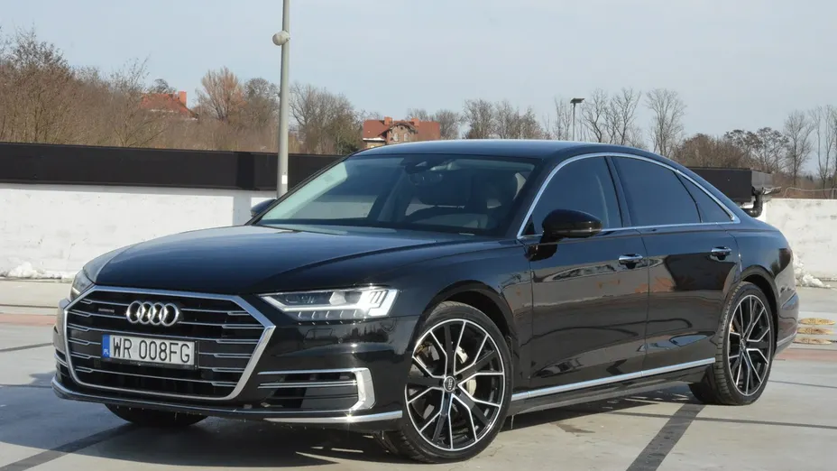 AUDI A8 -