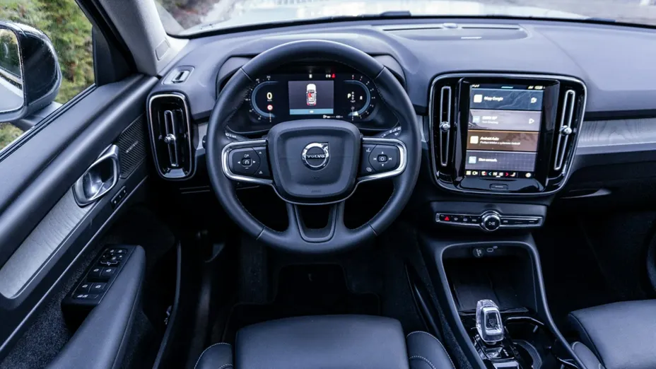 VOLVO XC40 -