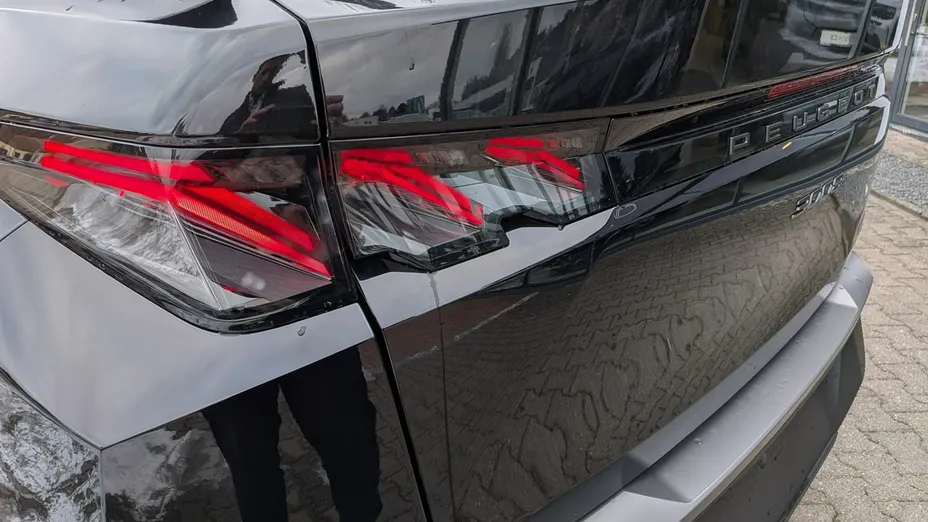 PEUGEOT 3008 -