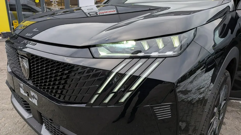 PEUGEOT 3008 -