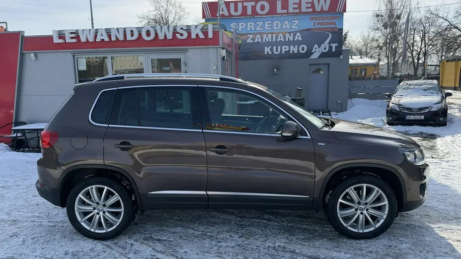 VOLKSWAGEN Tiguan -