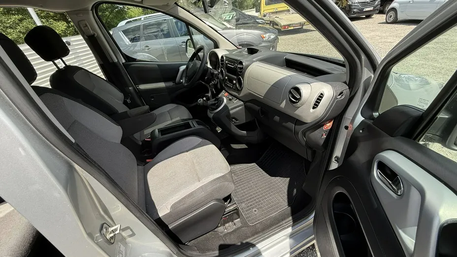 PEUGEOT Partner -