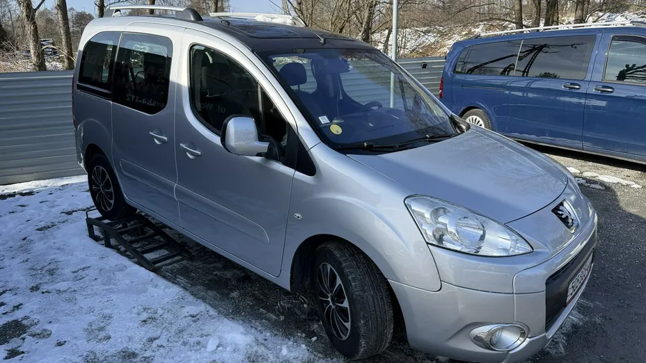 PEUGEOT Partner -