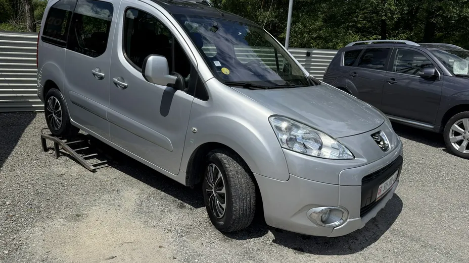 PEUGEOT Partner -