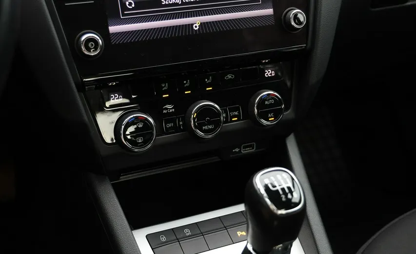 SKODA Octavia -