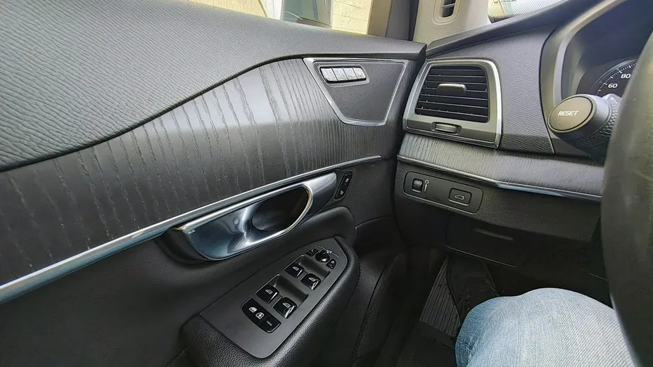 VOLVO XC90 -