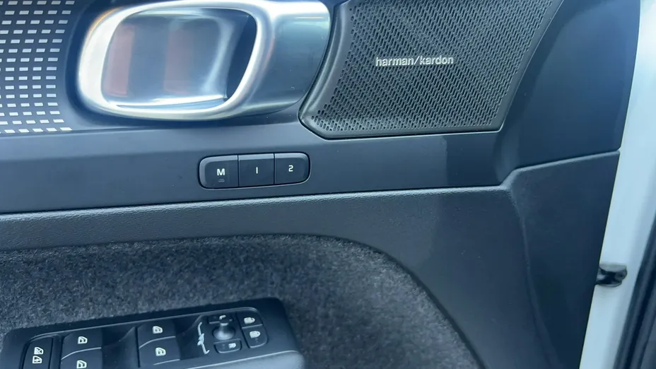 VOLVO XC40 -