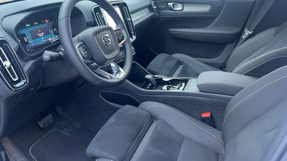 VOLVO XC40 -