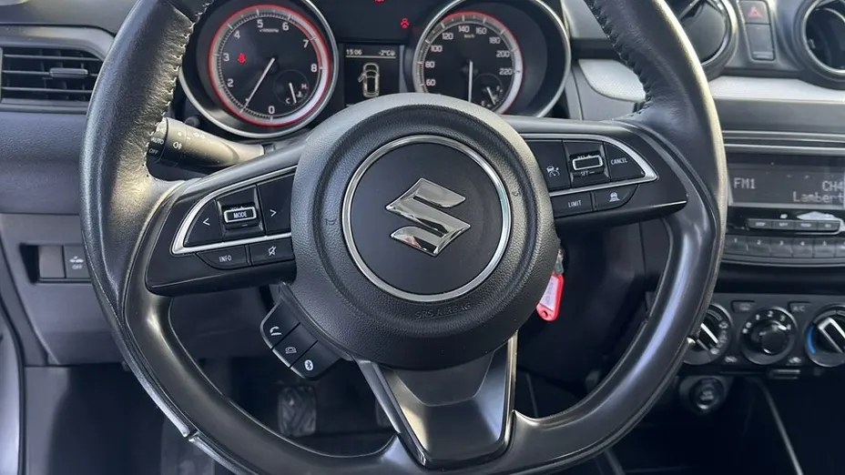 SUZUKI Swift -
