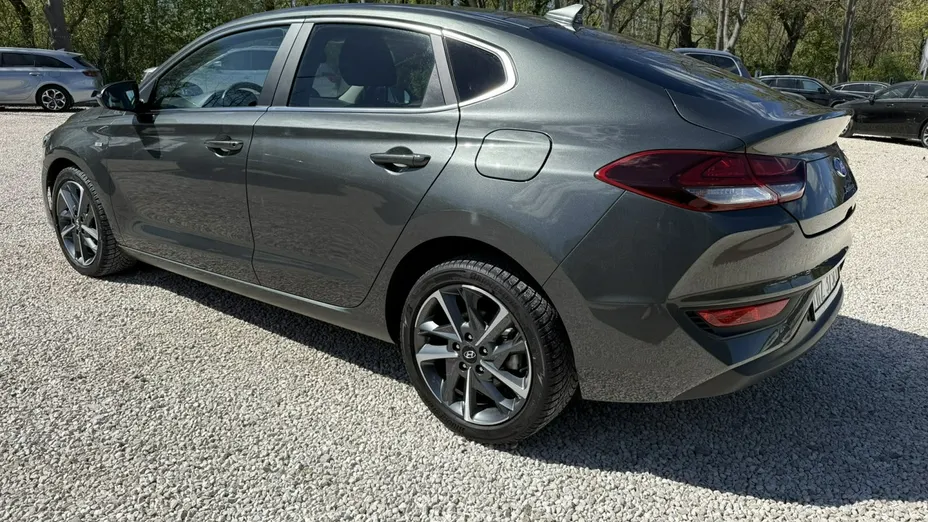 HYUNDAI i30 -