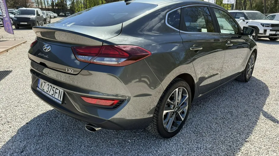 HYUNDAI i30 -