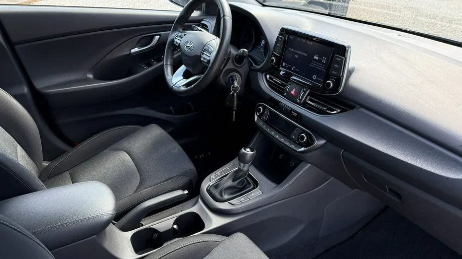 HYUNDAI i30 -