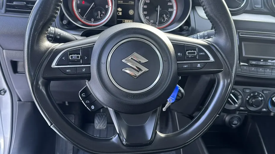 SUZUKI Swift -