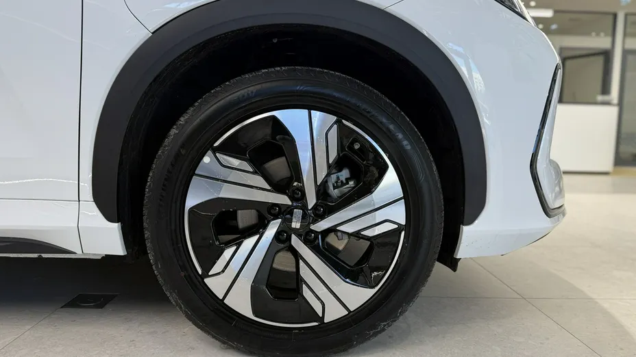 GEELY EX5 -