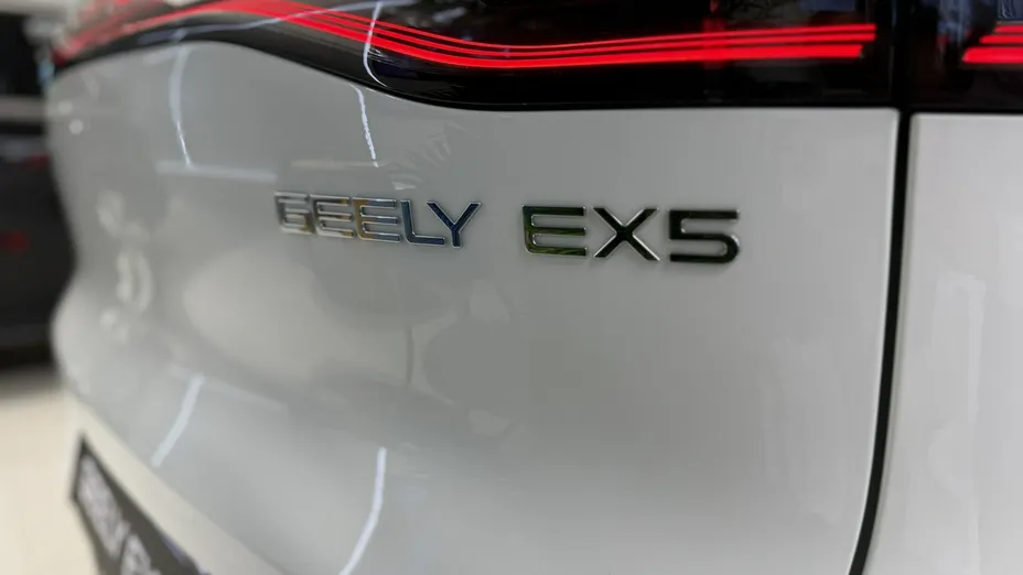 GEELY EX5 -