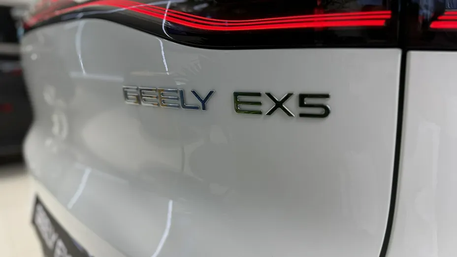 GEELY EX5 -