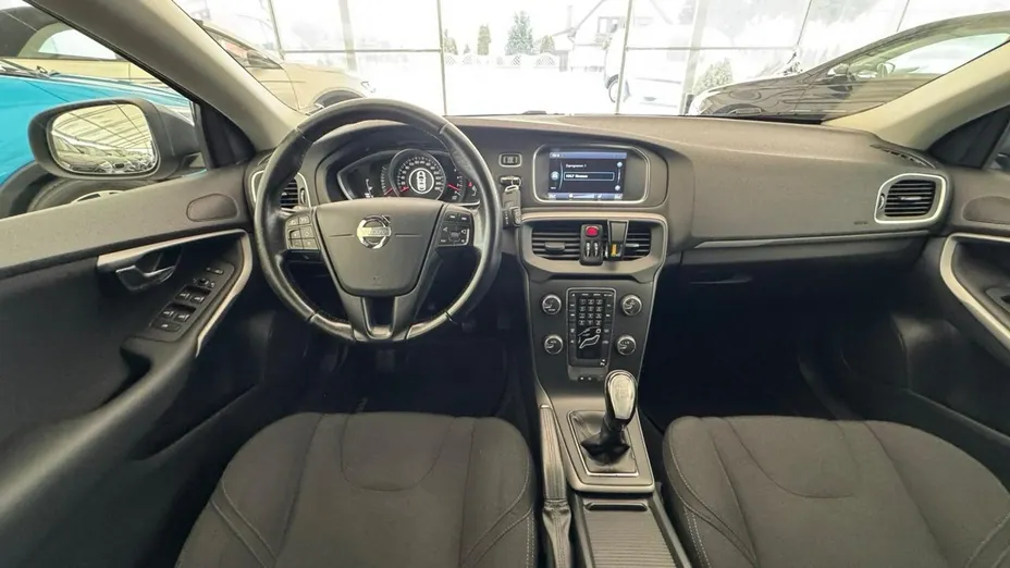VOLVO V40 -