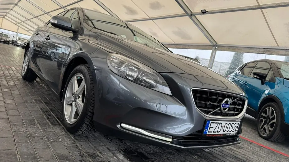 VOLVO V40 -