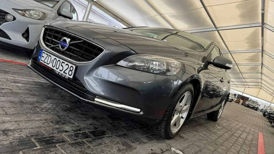 VOLVO V40 -