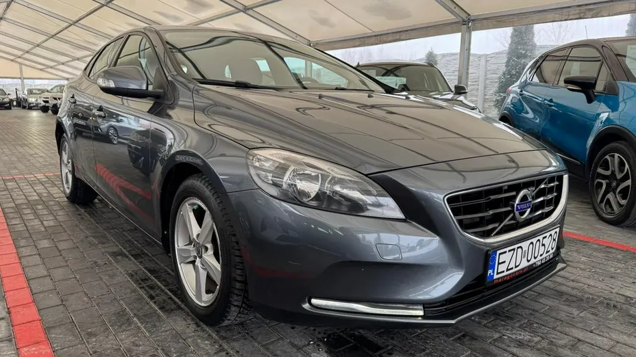 VOLVO V40 -