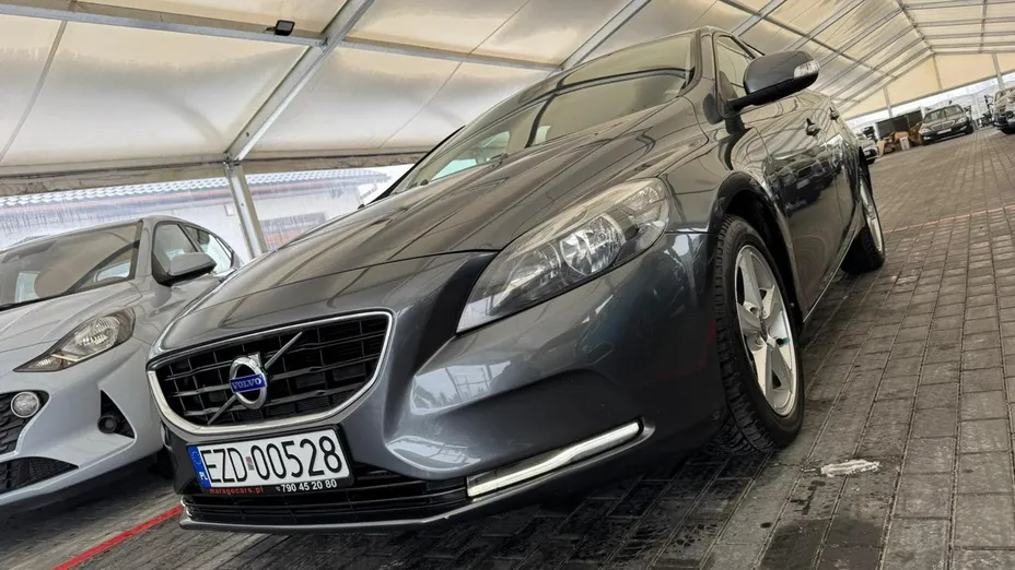 VOLVO V40 -