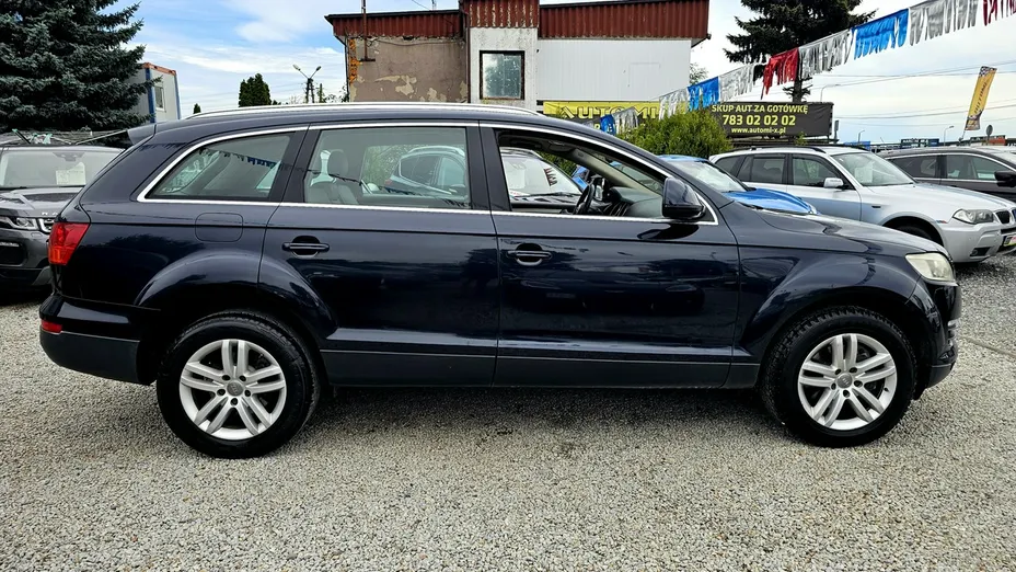 AUDI Q7 -