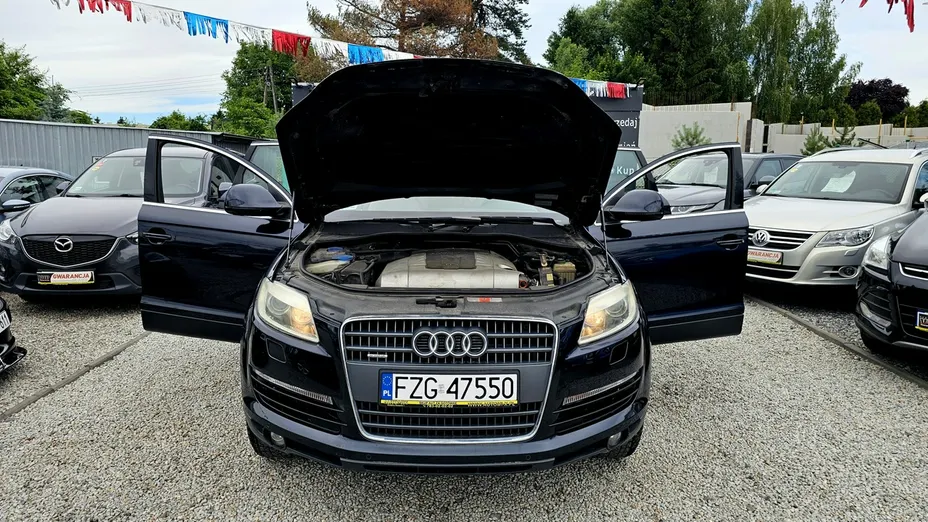 AUDI Q7 -