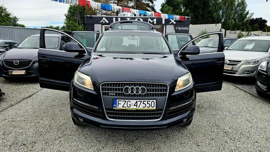AUDI Q7 -
