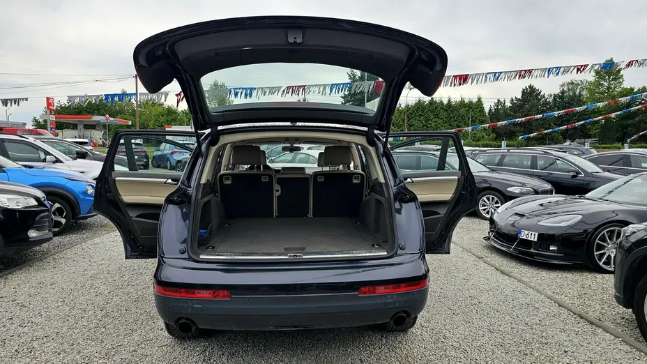 AUDI Q7 -
